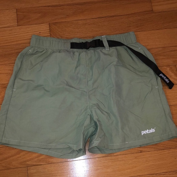 Petals Green Shorts with Black Belt - Picture 1 of 2